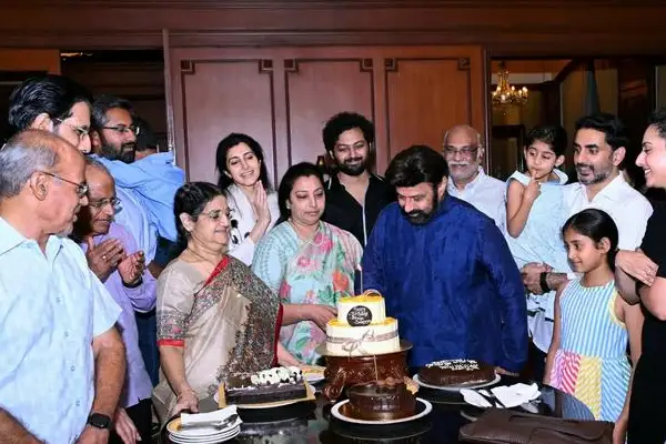 ఫోటోలు : కుటుంబ సభ్యులతో బాలకృష్ణ బర్త్‌డే వేడుకలు