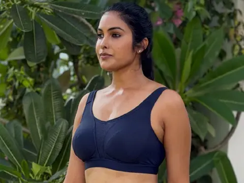 కొత్త ఫోటోలు : దివి వద్త్య