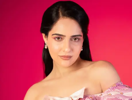కొత్త ఫోటోలు : మాళవి మల్హోత్రా