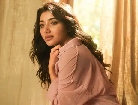 కొత్త ఫోటోలు : మిర్నా