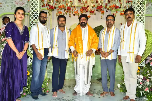 ఫోటోలు : టాలీవుడ్ అప్‌డేట్స్ మరియు ట్రెండింగ్ పోస్టర్స్
