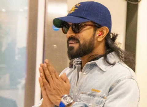 ఫోటోలు: యూకేలో ఆడియెన్స్ తో పెద్ది సీన్స్ చూసేందుకు ల్యాండ్ అయ్యిన రామ్ చరణ్