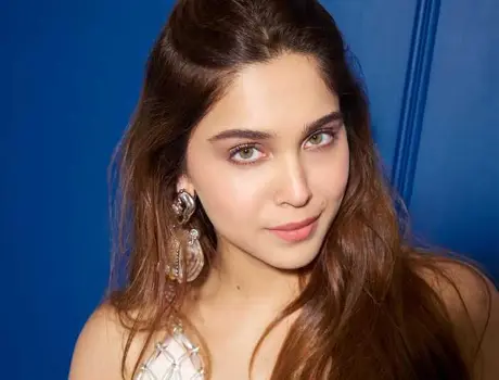 కొత్త ఫోటోలు : శర్వరి
