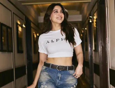 కొత్త ఫోటోలు : శర్వరి