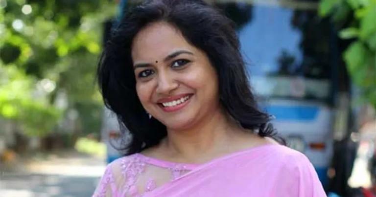 ‘నీ బాడీ నా ఇష్టం’ అంటే, చూసేవాడి కళ్లు వాడి ఇష్టం – సింగర్ సునీత