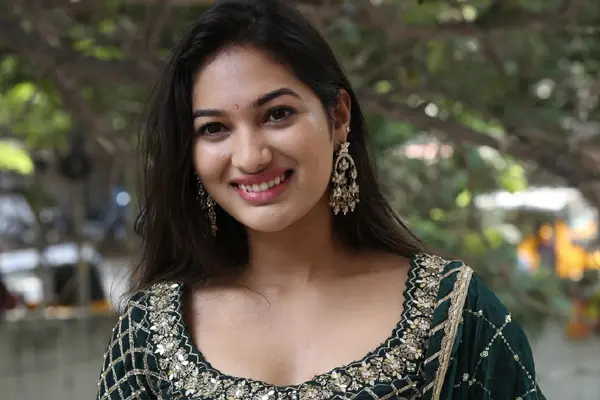 ఫోటోలు : వర్షిక
