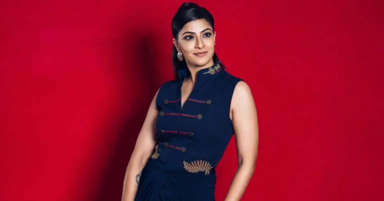 చిక్కుల్లో వరలక్ష్మీ శరత్ కుమార్.. డైరెక్టర్ చేసిన కామెంట్స్ వైరల్..!
