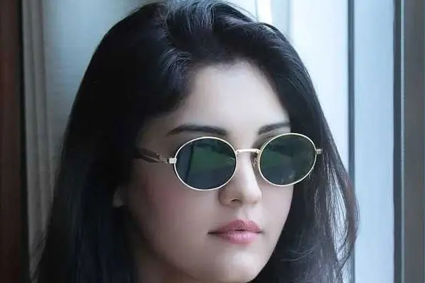 కొత్త ఫోటోలు: సుర్భి పురాణిక్
