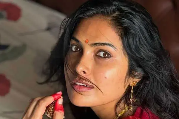 ఫోటోలు : దివి వద్త్య