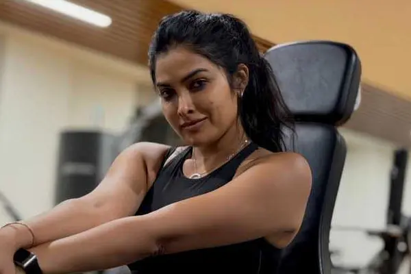 కొత్త ఫోటోలు : దివి వద్త్య
