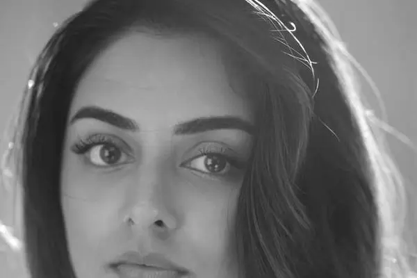 ఫోటోలు : సిజ్లింగ్ ఎస్తేర్ అనిల్