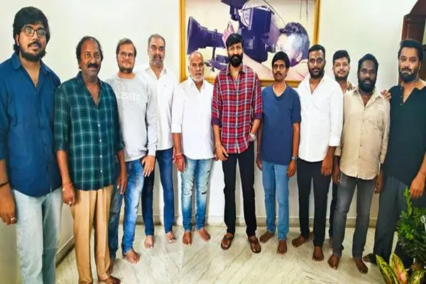 ఫోటోలు: గోపీచంద్‌కు పుట్టినరోజు శుభాకాంక్షలు తెలిపేందుకు కలిసిన ‘టీమ్ భారత్‌వర్ష’