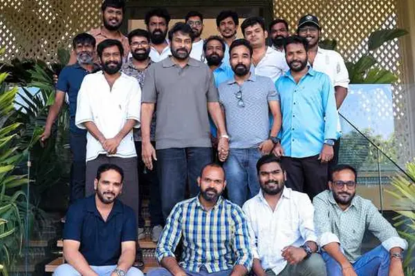 ఫోటోలు : ‘పెద్ది’ బ్లాక్‌బస్టర్ సక్సెస్‌తో టీమ్‌ను అభినందించిన మెగాస్టార్ చిరంజీవి