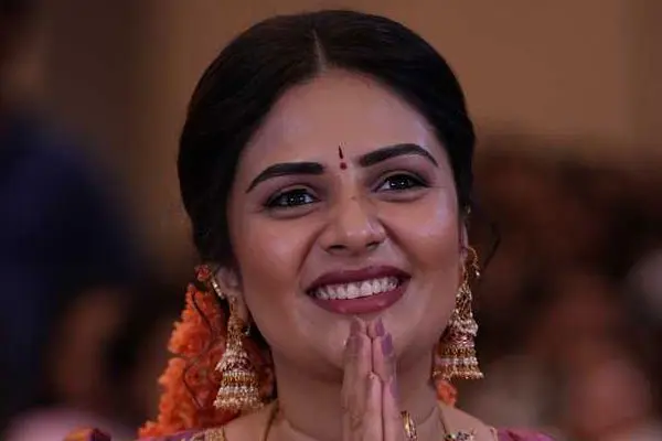 కొత్త ఫోటోలు : శ్రీముఖి