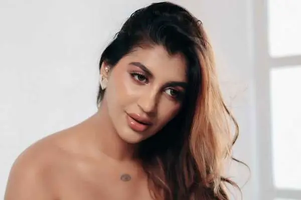 గ్లామరస్ ఫోటోలు : యషిక ఆనంద్