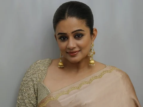 ఫోటోలు : ప్రియమణి
