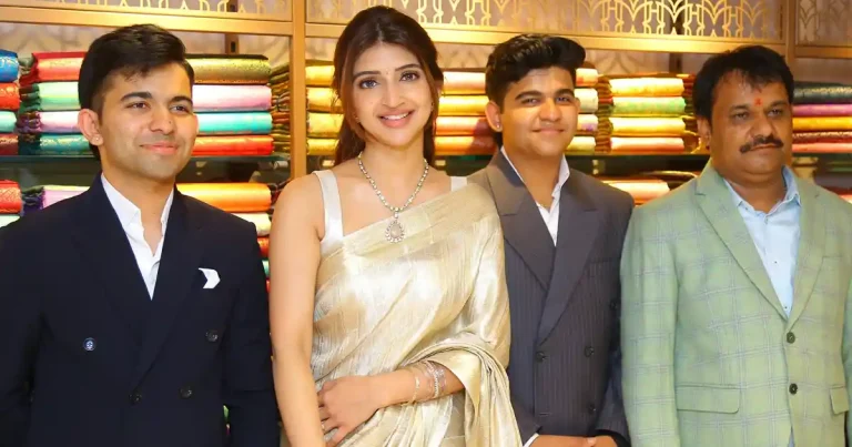 కేపీహెచ్‌బీలో ‘ది సిగ్నేచర్ సిల్క్స్’ షోరూమ్‌ను ప్రారంభించిన నటి శ్రీలీల