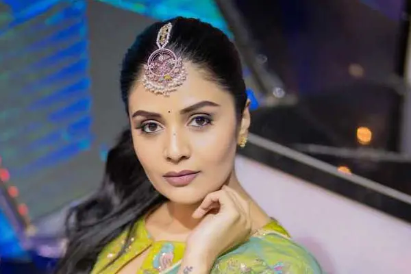 కొత్త ఫోటోలు: శ్రీముఖి