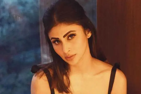 కొత్త ఫోటోలు : మౌనీ రాయ్