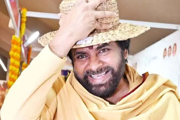 ఫోటోలు : ఏపీ హస్తకళా మహోత్సవంలో సంప్రదాయ హస్తకళలు పరిశీలించిన పవన్ కళ్యాణ్