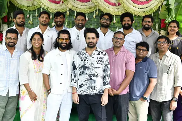 ముహూర్తం చిత్రాలు : అలియాస్ రుక్మిణి (నితిన్, నాని)