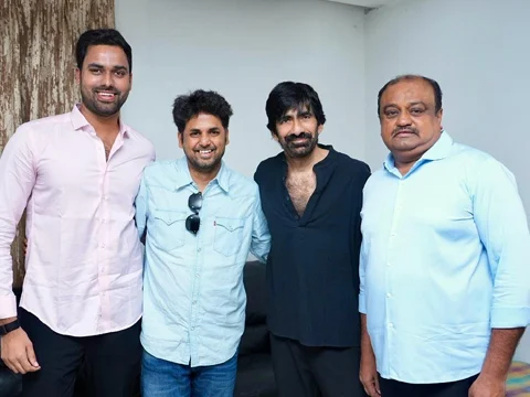 ఫోటోలు : రవితేజతో కలిసి ఇరుముడి బాక్సాఫీస్ విజయోత్సవాన్ని జరుపుకుంటున్న వివేక్ ఆత్రేయ మరియు బృందం