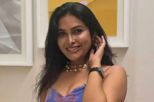 ఫోటోలు : దివి వద్త్య