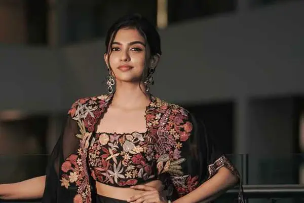 కొత్త ఫోటోలు : మమిత బైజు