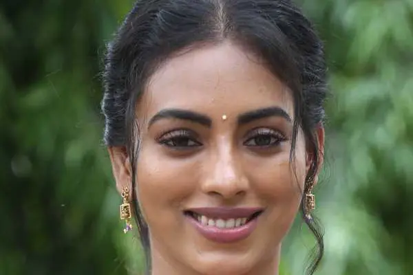కొత్త ఫోటోలు : కామాక్షి భాస్కర్ల