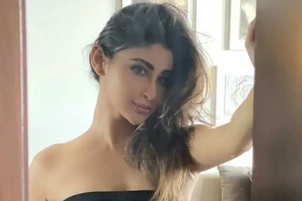 కొత్త ఫోటోలు : మౌనీ రాయ్