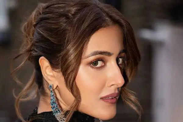 ఫోటోలు : గ్లామరస్ నూపూర్ సనన్