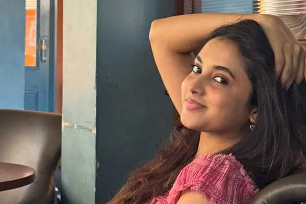 కొత్త ఫోటోలు : ప్రియాంక మోహన్