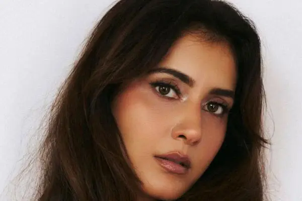 గ్లామరస్ ఫోటోలు : రాశి ఖన్నా
