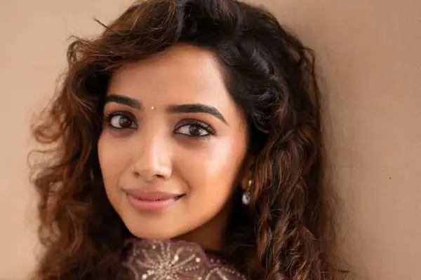 కొత్త ఫోటోలు : సాన్వీ మేఘన
