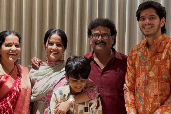 ఫోటోలు : వైష్ణవి చైతన్య తన కుటుంబంతో కలిసి రక్షా బంధన్