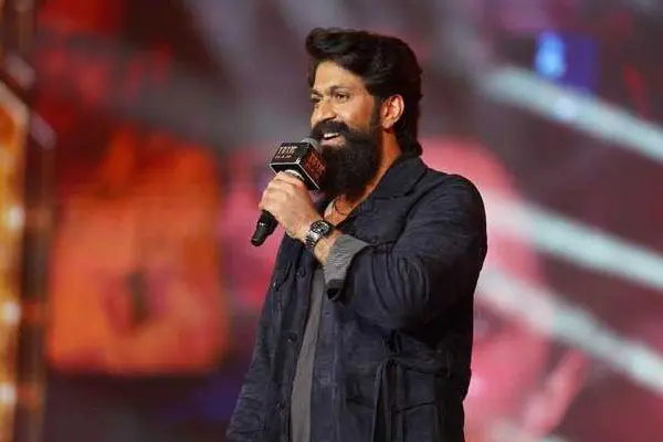 ఫోటోలు: యశ్ ‘టాక్సిక్’ సినిమా ప్రీ-రిలీజ్ ఈవెంట్