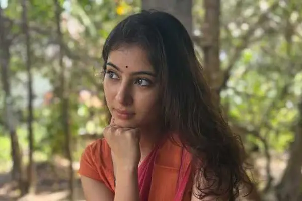 కొత్త ఫోటోలు : సారా అర్జున్